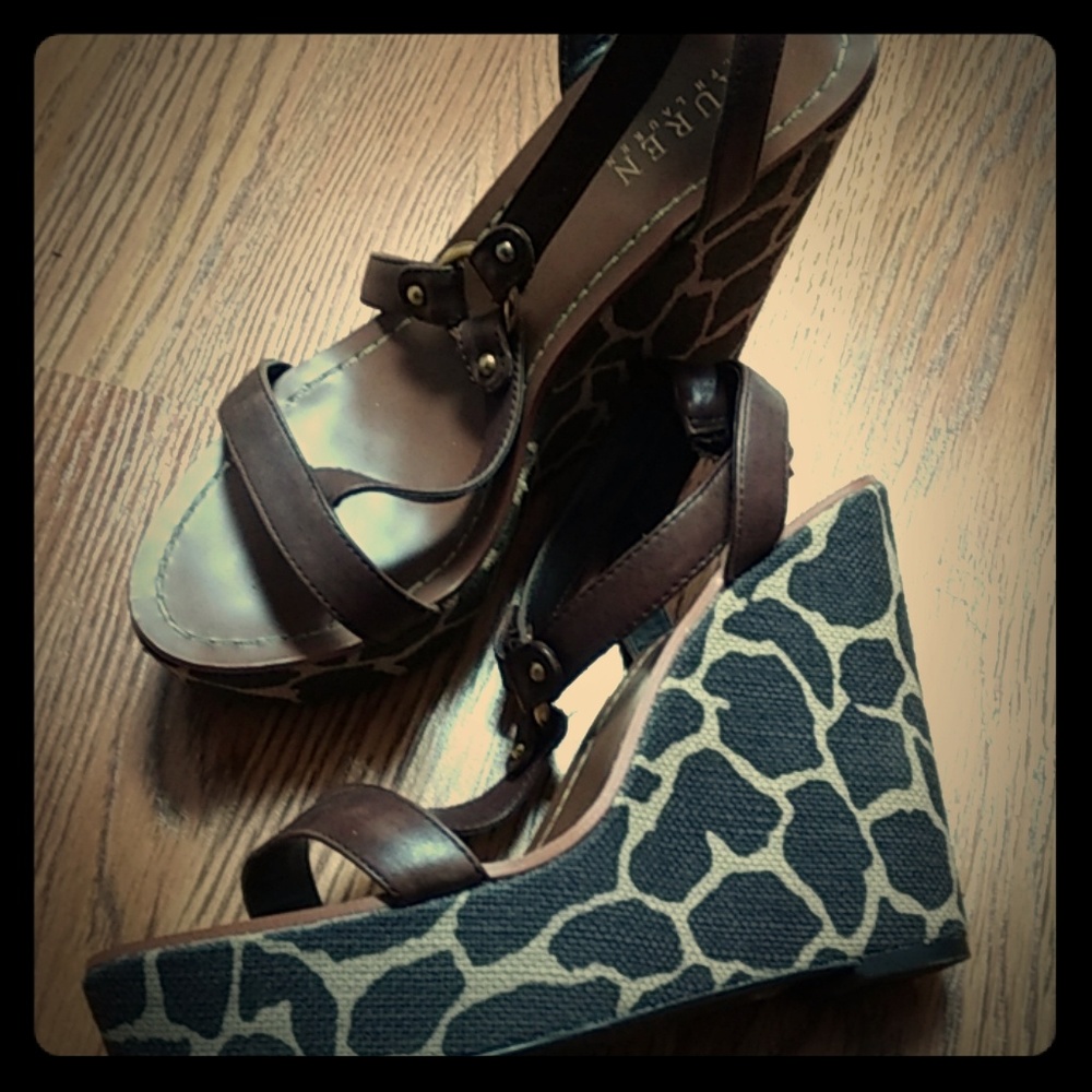 Lauren Ralph Lauren t-strap sandal